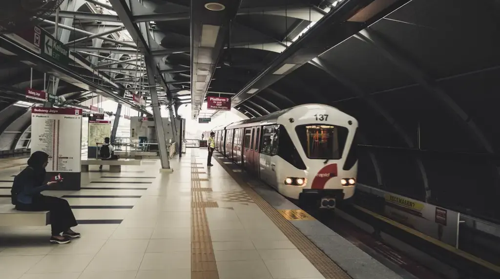 台鐵誤點萬用指南：時刻掌握列車動態，告別延誤焦慮